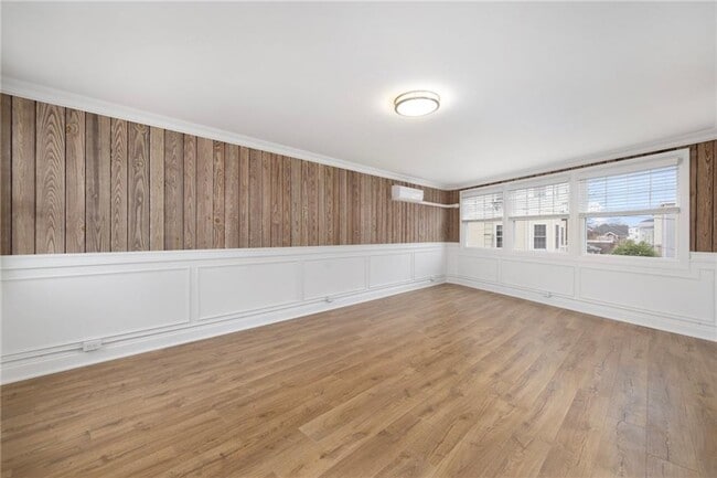 Building Photo - 54 Sutton St