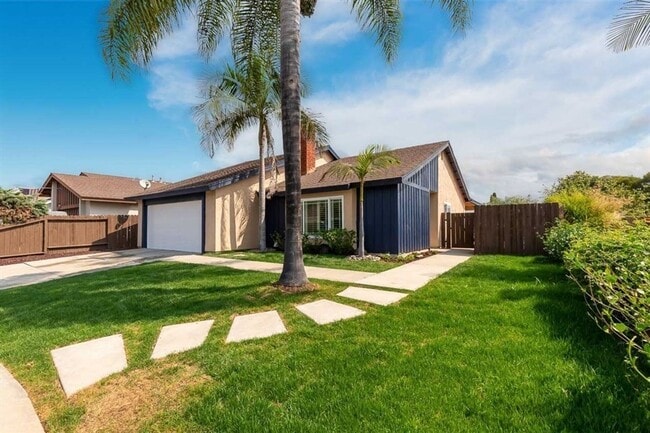 Building Photo - 3 BR / 2 BA 1250 Sq. Ft. Vista Home