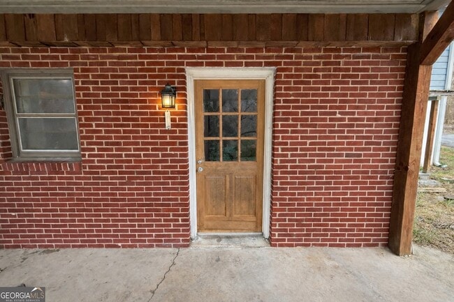 Building Photo - 269 W Hermitage Rd NE