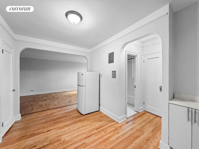 Foto del edificio - 1685 E 5th St