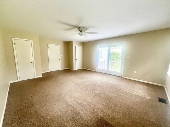 Foto del edificio - 121 Orchard Ln