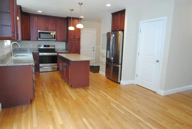 Building Photo - 37 Schwinn Dr