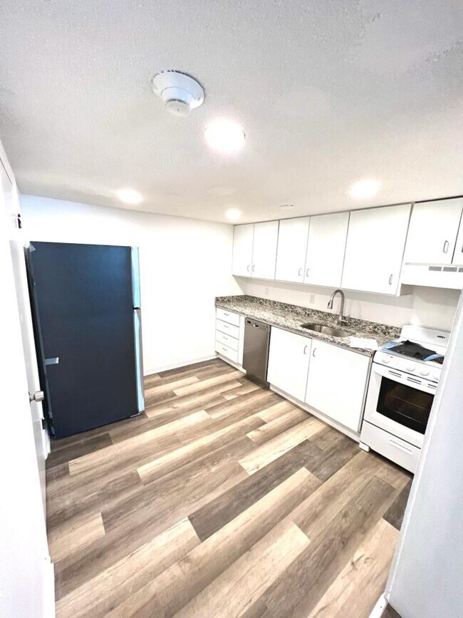 Building Photo - Brookside