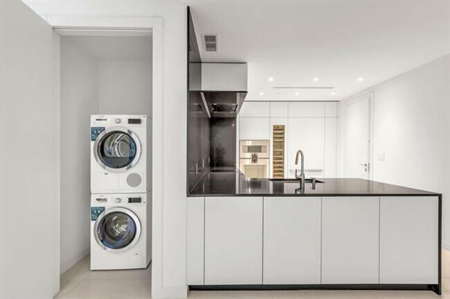 Foto del edificio - 300 Biscayne Blvd