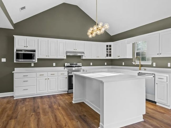 Kitchen - 198 Harbour Ln