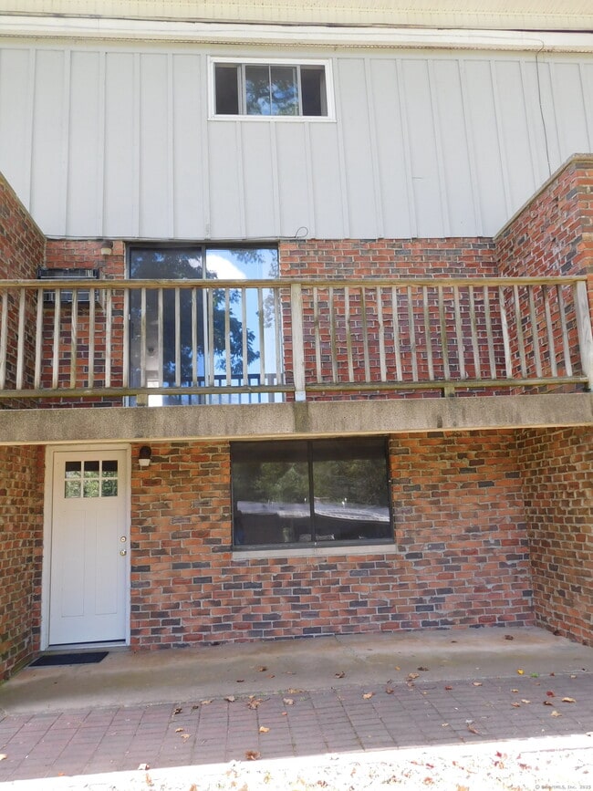 Building Photo - 19 Denlar Dr