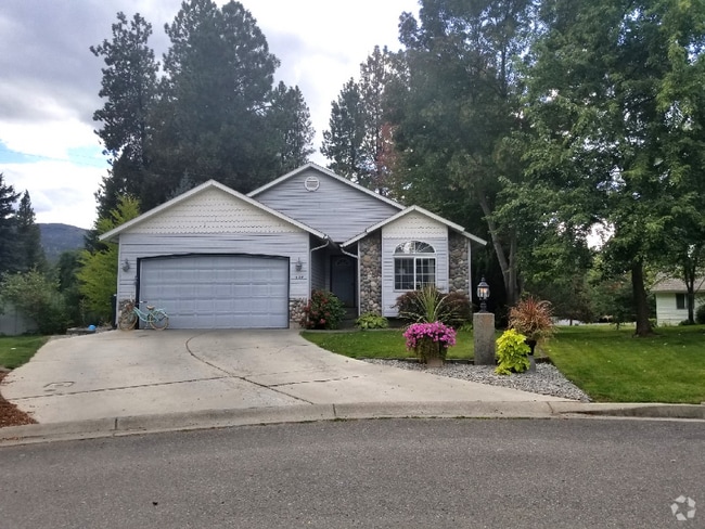 Building Photo - 404 S Chinook Cir