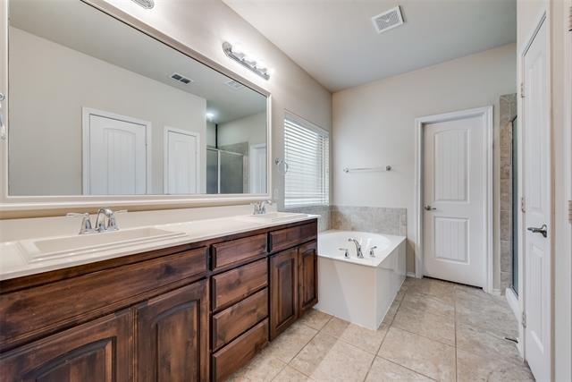 Building Photo - 2305 Laurel Forest Dr