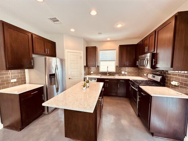 Building Photo - 2921 Stock Dr