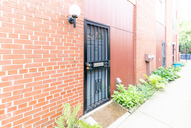 Building Photo - 4906 S Blackstone Ave