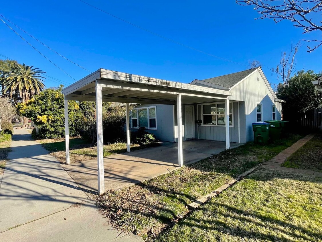 Foto principal - Lovely Two Bedroom Home on E. 5th Ave!