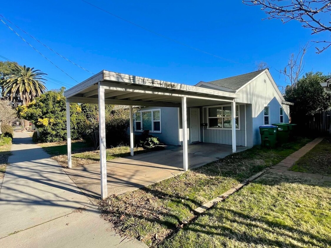 Primary Photo - Lovely Two Bedroom Home on E. 5th Ave with...