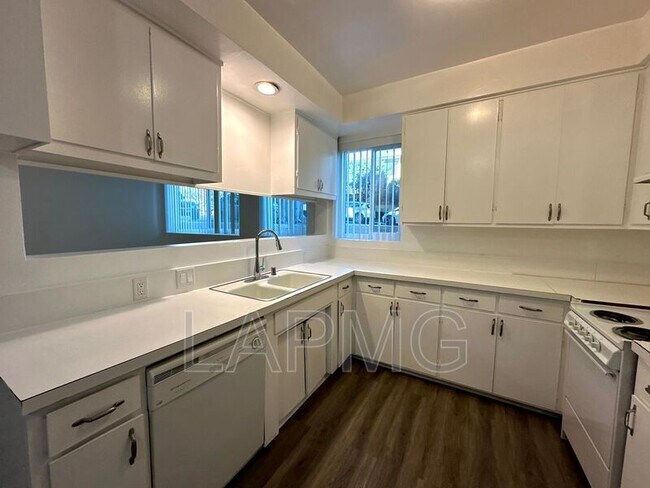 Building Photo - 808 Princeton St
