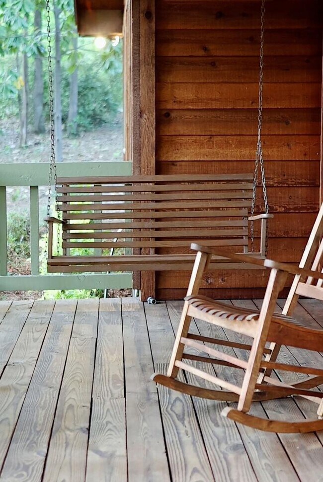 Foto del edificio - 550 N College St