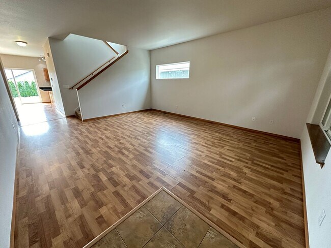 Building Photo - 3 Bed, 2.5 Bath + BONUS Room with HUGE Mas...