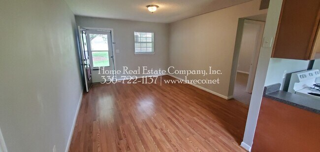 Building Photo - 3463 Valley Rd