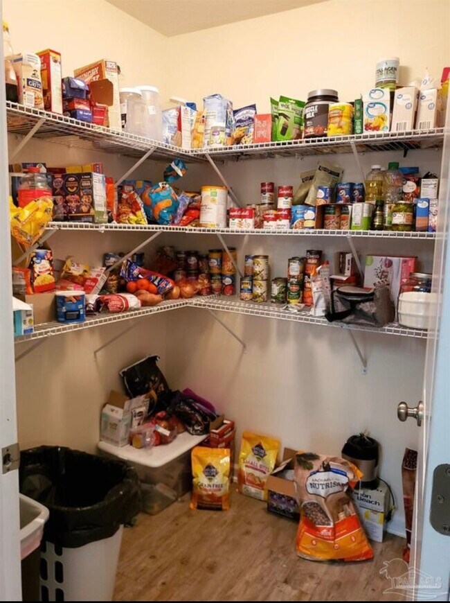 Foto del edificio - 5890 Bay Tree Ct