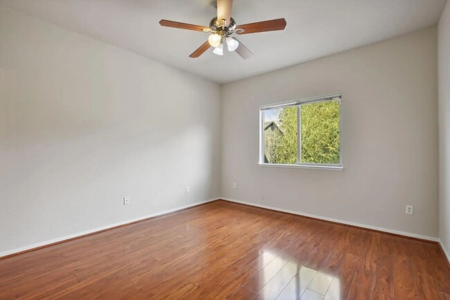 Foto del edificio - Home for Rent in Sacramento Pocket Rd area