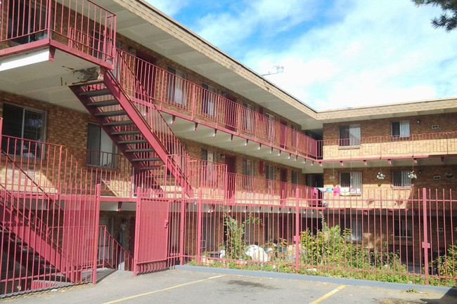 Building Photo - QUARI ST (1389)