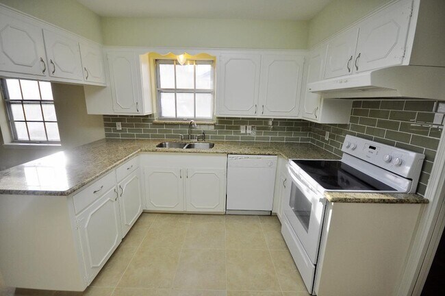 Foto del edificio - 7711 Dashwood Dr
