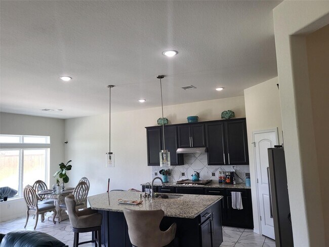 Foto del edificio - 10702 Crestwood Point Cir