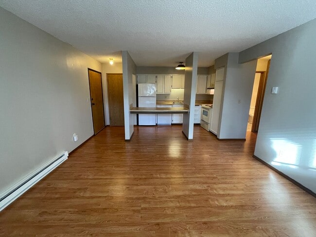 Building Photo - Convenient Location w/ Public Transit Step...