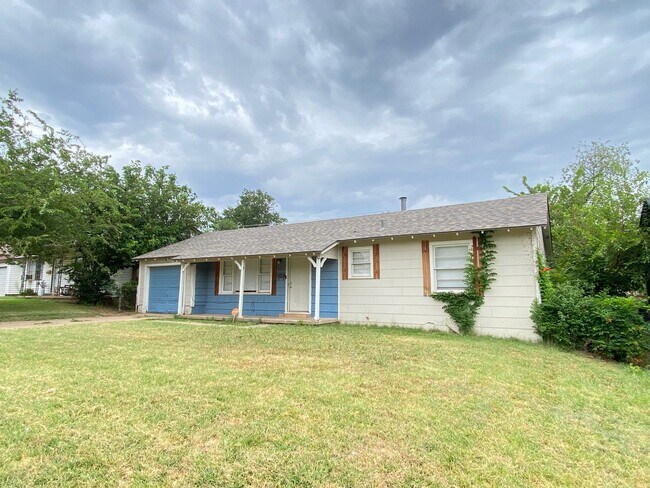 Foto del edificio - 3712 Woodside Dr