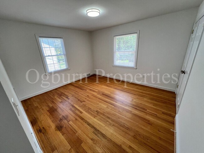Foto del edificio - 2437 Cherokee Ln