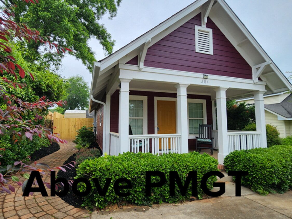 Primary Photo - Downtown Greenville a fully Furnished house