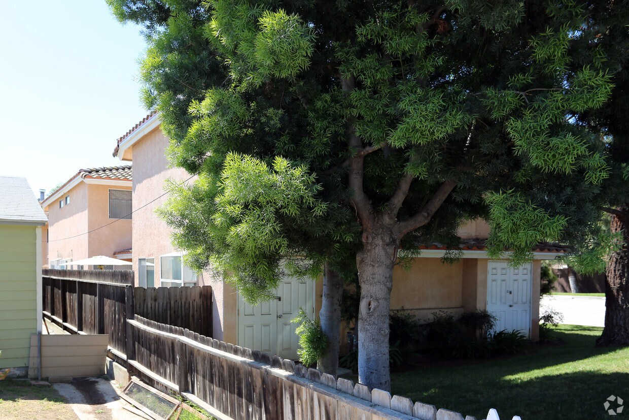 Building Photo - 1265 Persimmon Ave