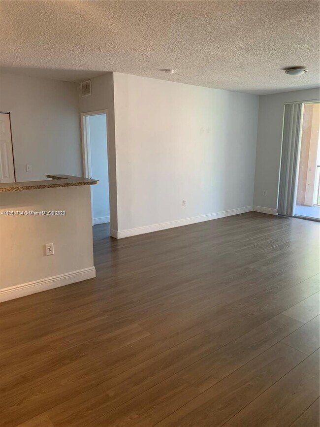 Foto del edificio - 8020 N Nob Hill Rd