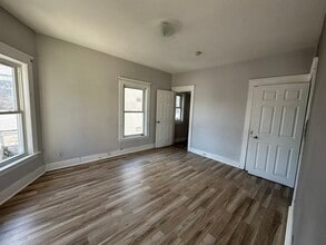 Building Photo - 124 Kendall St