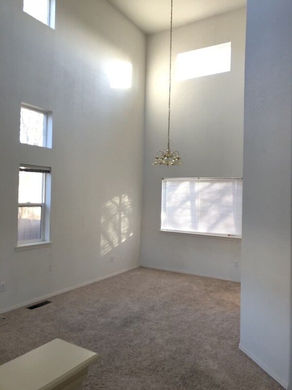 Foto del edificio - 944 NW Oak Pl