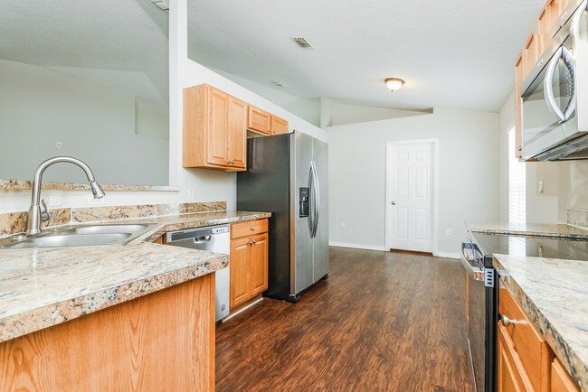 Building Photo - 452 Hammerstone Ave