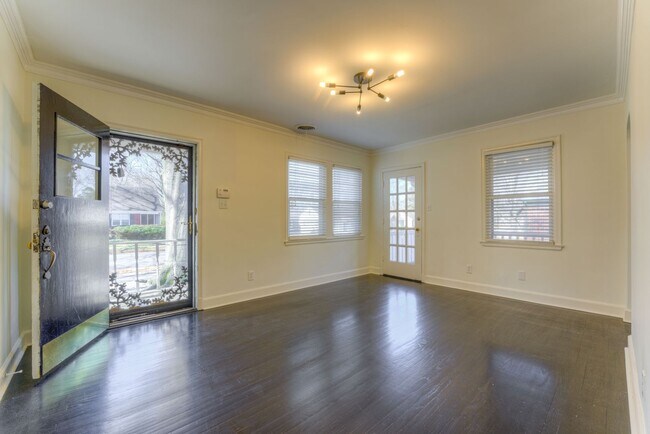 Building Photo - Beautifully renovated duplex in High Point Terrace!