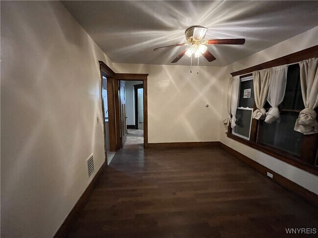 Foto del edificio - 168 Rodney Ave