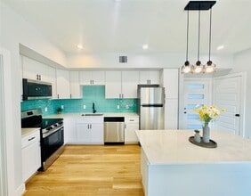 Building Photo - 5420 Elysian St