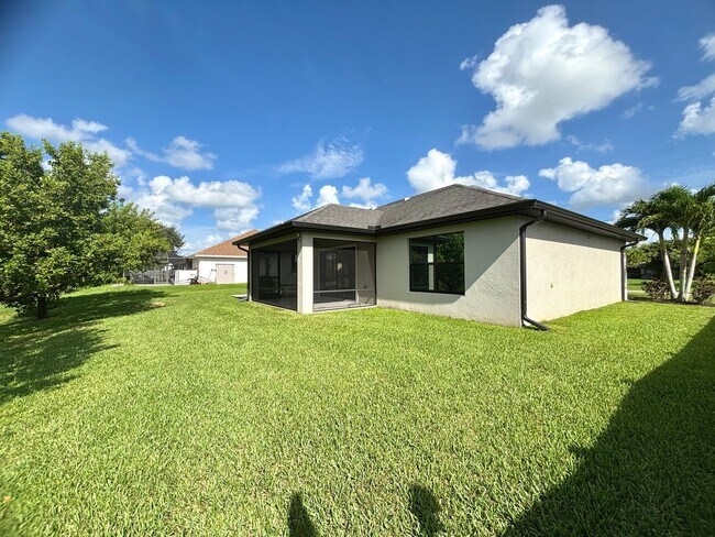 Foto del edificio - Modern 3 Bed, 2 Bath Home with Stylish Upg...