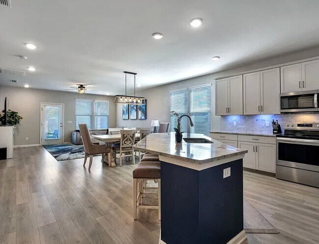Building Photo - 5040 Sunflower Ln