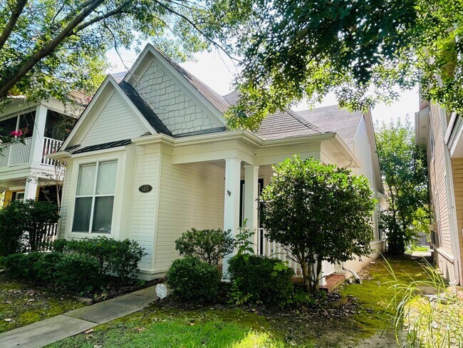 Foto del edificio - 1/2 OFF FIRST FULL MONTH'S RENT! Gorgeous ...