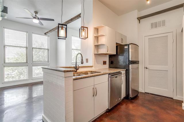 Foto principal - 201 W Lancaster Ave