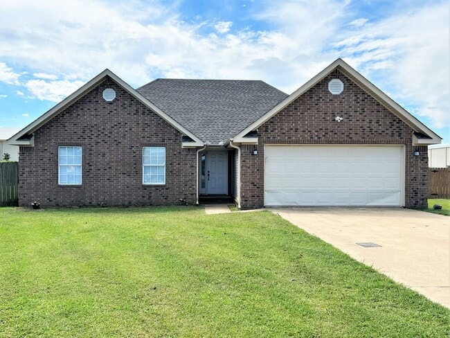 Building Photo - 3 Bedroom, 2 Bath Home in Valley View with Privacy Fenced in Backyard! June move in!!