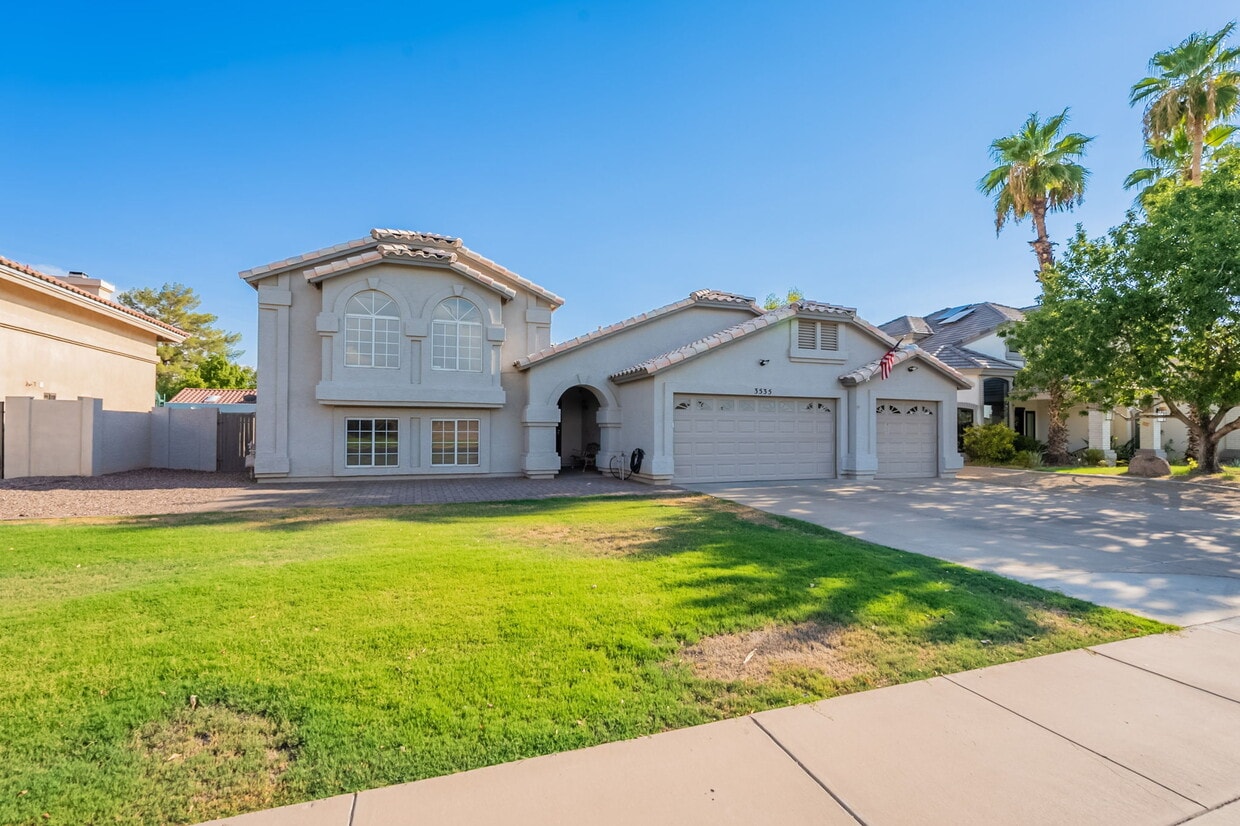 Foto principal - 3535 E Covina St