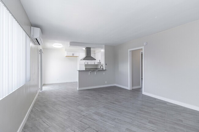 Building Photo - Lambert