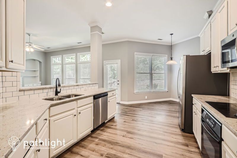 Foto principal - 140 Lake Forest Dr