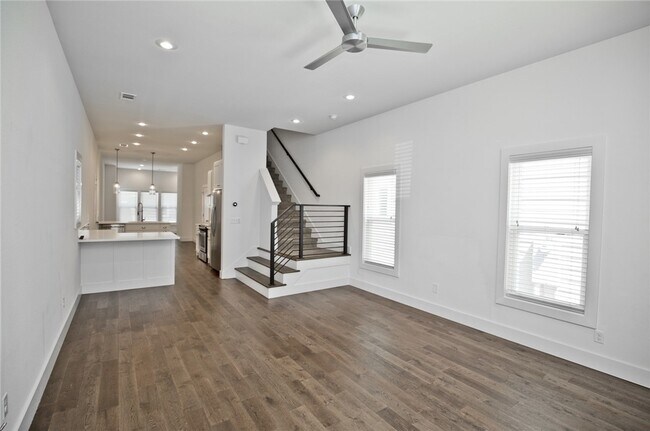 Foto del edificio - 444 SW B St