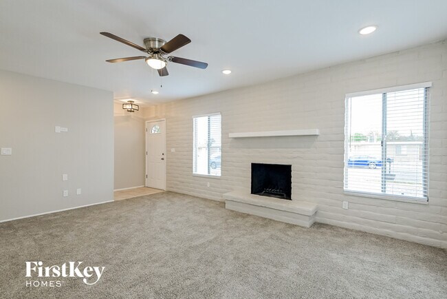 Building Photo - 7322 E Lakeside Dr