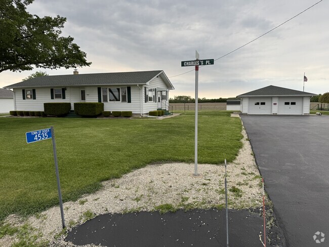 Building Photo - 4535 S Beaumont Ave