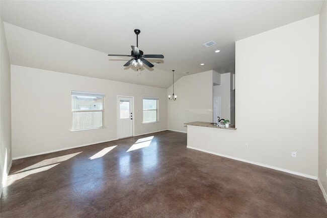 Foto del edificio - 245 Joanne Lp