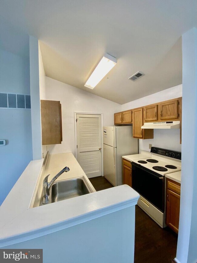 Building Photo - 92 Crestmont Dr